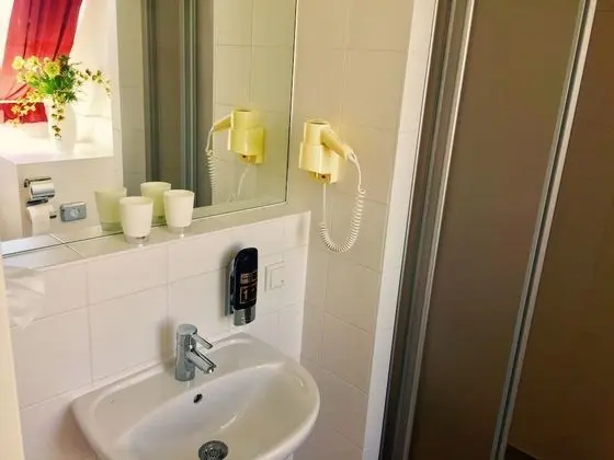 Ortak Ranzalı Oda, Karma Ranzalı Oda (1 Single Bed in 4-Bed Dormitory)