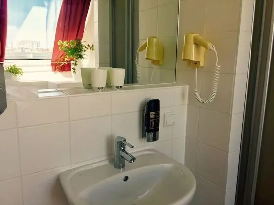 Ortak Ranzalı Oda, Karma Ranzalı Oda (1 Single Bed in 4-Bed Dormitory)