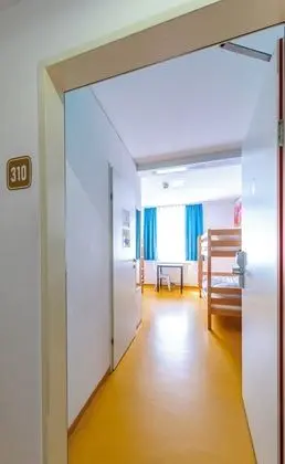 Ortak Ranzalı Oda, Karma Ranzalı Oda (1 Single Bed in 4-Bed Dormitory)