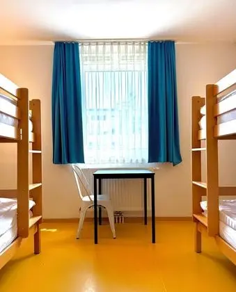 Ortak Ranzalı Oda, Karma Ranzalı Oda (1 Single Bed in 4-Bed Dormitory)