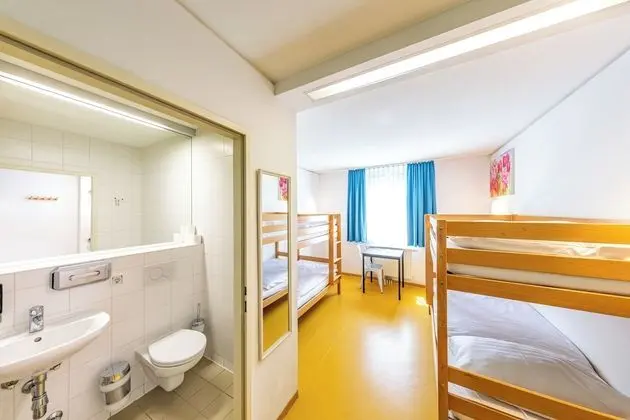 Ortak Ranzalı Oda, Karma Ranzalı Oda (1 Single Bed in 4-Bed Dormitory)