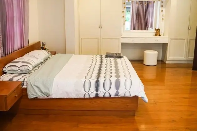 4-Bedroom House with Garden