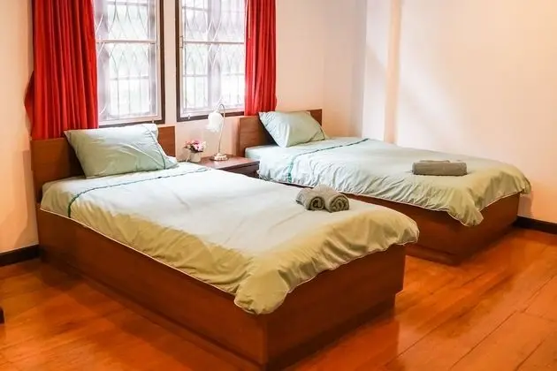 4-Bedroom House with Garden
