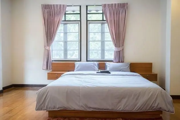 4-Bedroom House with Garden
