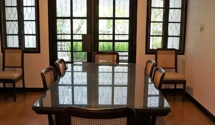 4-Bedroom House with Garden