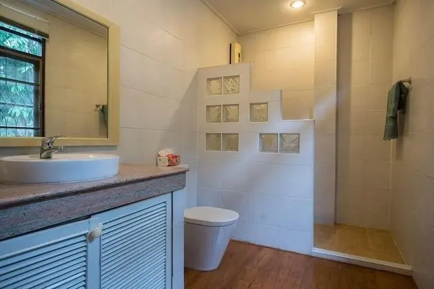 4-Bedroom House with Garden