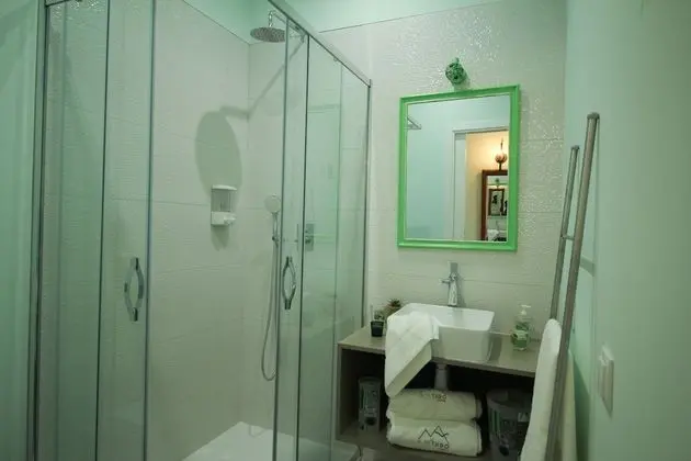 Deluxe Tek Büyük Yataklı Oda, Bahçe Manzaralı (Tree)