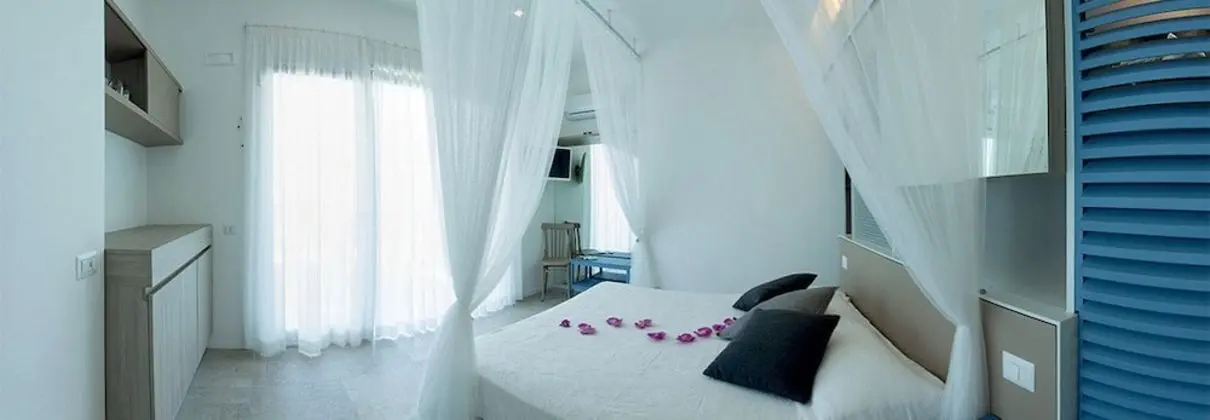 Deluxe Tek Büyük Yataklı Oda, Teras, Deniz Manzaralı