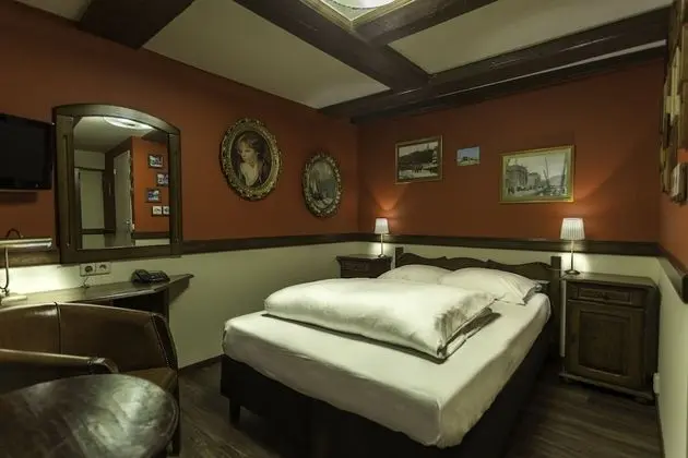 Old Dutch "Suite"