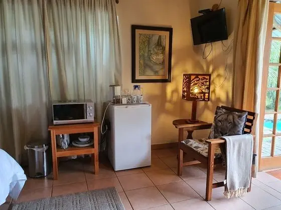 Tek Büyük Yataklı Oda, Havuz Manzaralı