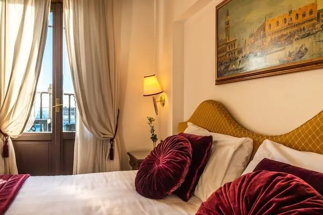 Büyük Yataklı Tek Kişilik Oda, Lagün Manzaralı