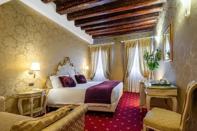 Classic Tek Büyük veya İki Ayrı Yataklı Oda