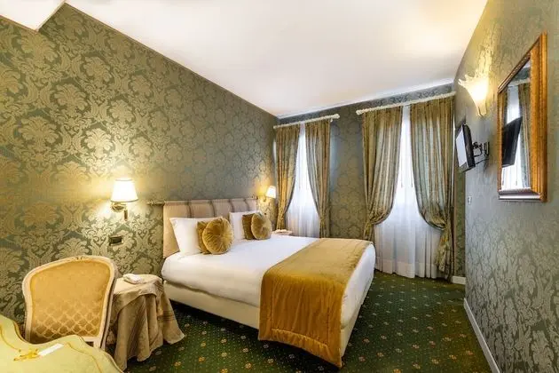 Classic Tek Büyük veya İki Ayrı Yataklı Oda