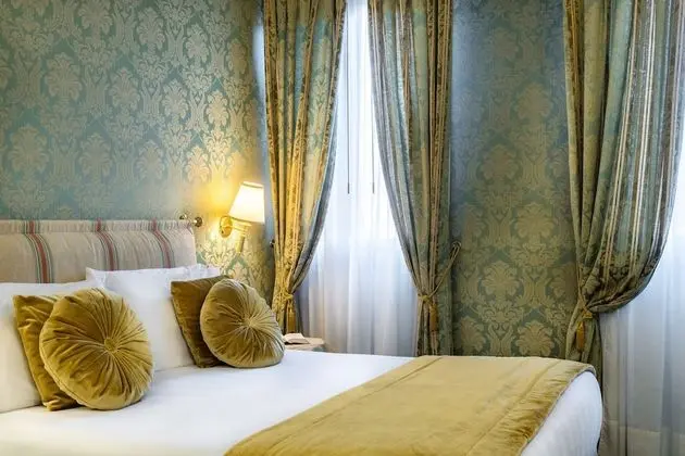 Classic Tek Büyük veya İki Ayrı Yataklı Oda