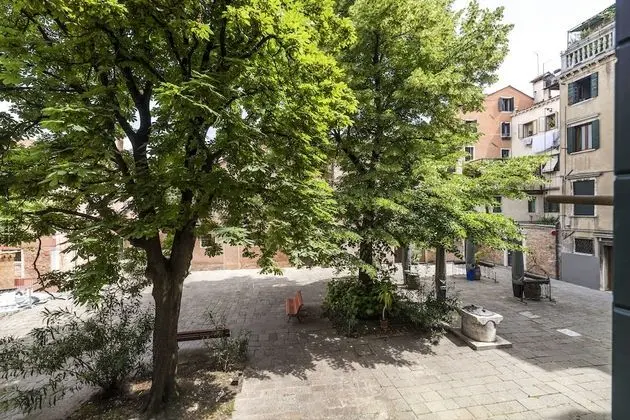 Classic Tek Büyük veya İki Ayrı Yataklı Oda