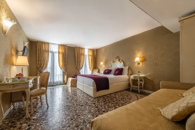 Family Oda, Lagün Manzaralı