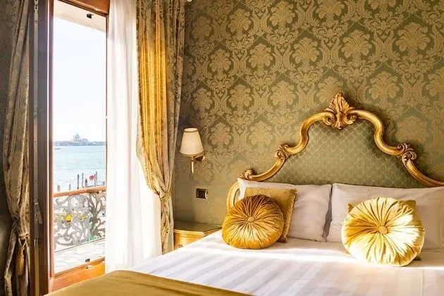 Family Oda, Lagün Manzaralı