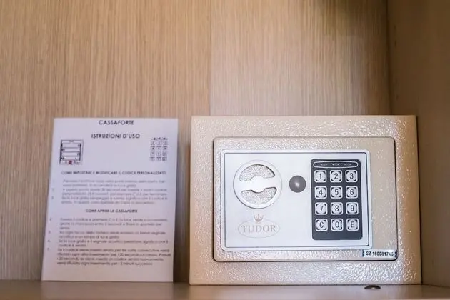 City Tek Büyük Yataklı Oda