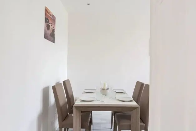 Odada yemek servisi