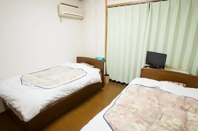 İki Ayrı Yataklı Oda, Ortak Banyo