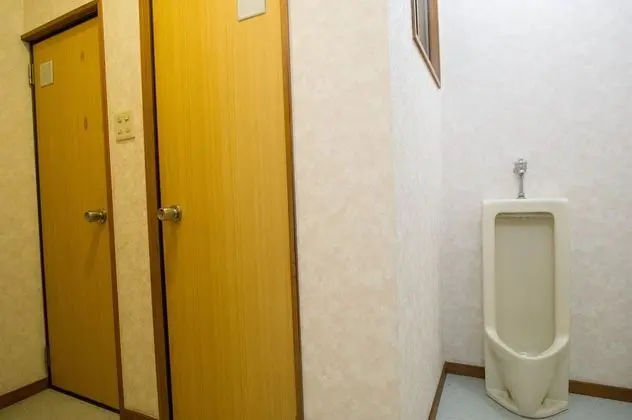 İki Ayrı Yataklı Oda, Ortak Banyo