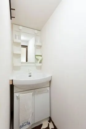 İki Ayrı Yataklı Oda, Ortak Banyo