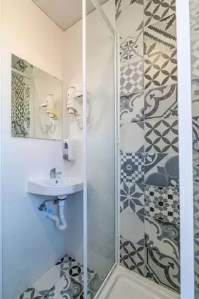 Tek Büyük Yataklı Oda (Baño compartido)