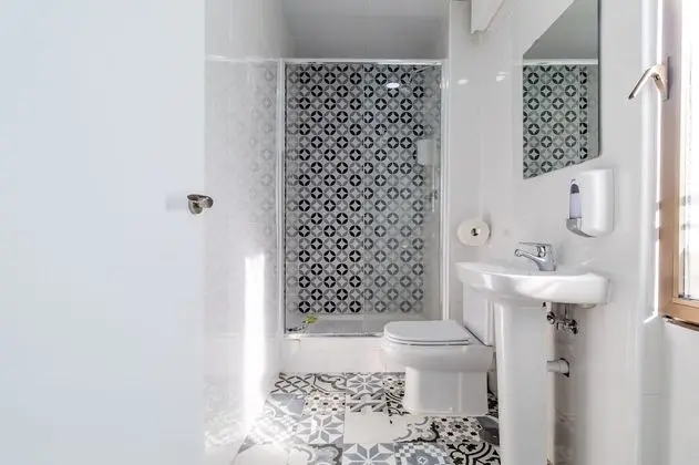 Tek Büyük Yataklı Oda (Baño compartido)