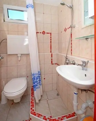 Apart Daire, 1 Büyük (Queen) Boy Yatak ve Çekyat