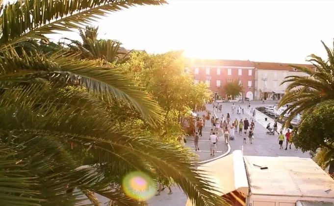 Apart Daire, 1 Büyük (Queen) Boy Yatak ve Çekyat