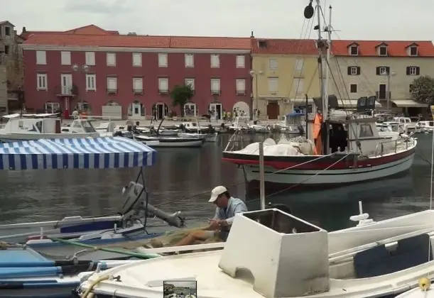 Apart Daire, 1 Büyük (Queen) Boy Yatak ve Çekyat