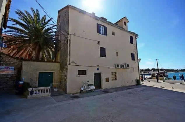 Apart Daire, 1 Büyük (Queen) Boy Yatak ve Çekyat