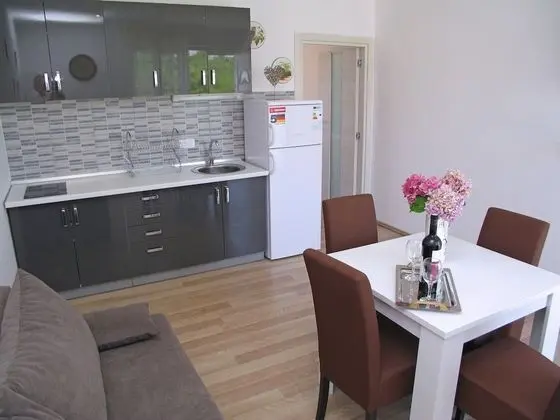 Apart Daire, 1 Büyük (Queen) Boy Yatak ve Çekyat