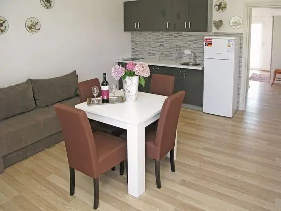 Apart Daire, 1 Büyük (Queen) Boy Yatak ve Çekyat