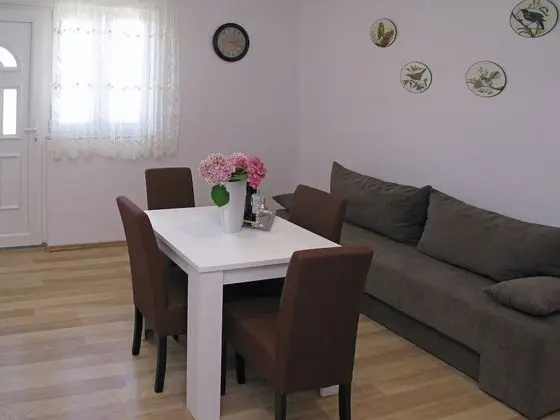 Apart Daire, 1 Büyük (Queen) Boy Yatak ve Çekyat