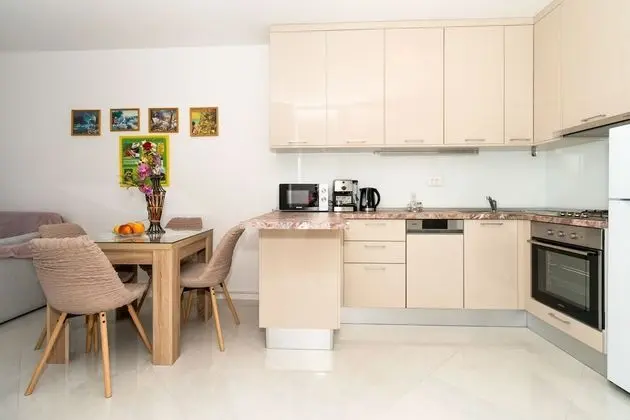 Apart Daire, 1 Büyük (Queen) Boy Yatak ve Çekyat