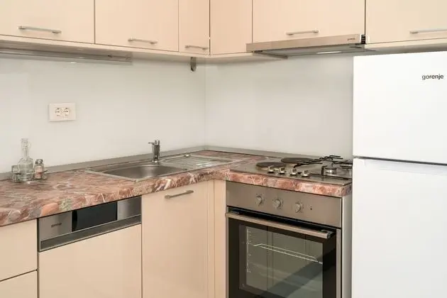 Apart Daire, 1 Büyük (Queen) Boy Yatak ve Çekyat