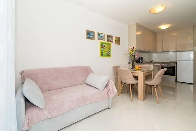 Apart Daire, 1 Büyük (Queen) Boy Yatak ve Çekyat