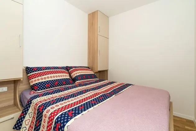 Apart Daire, 1 Büyük (Queen) Boy Yatak ve Çekyat