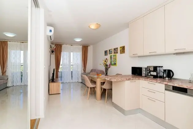 Apart Daire, 1 Büyük (Queen) Boy Yatak ve Çekyat