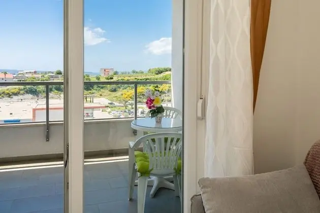 Apart Daire, 1 Büyük (Queen) Boy Yatak ve Çekyat