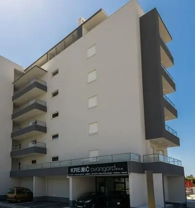 Apart Daire, 1 Büyük (Queen) Boy Yatak ve Çekyat