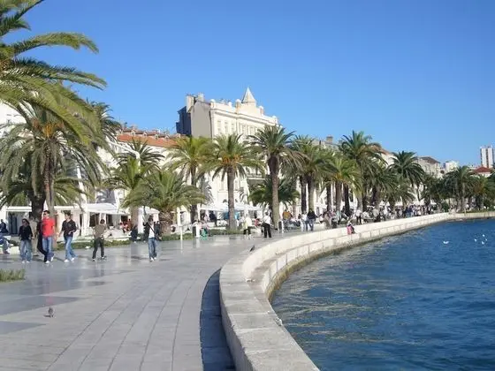 Apart Daire, 1 Büyük (Queen) Boy Yatak