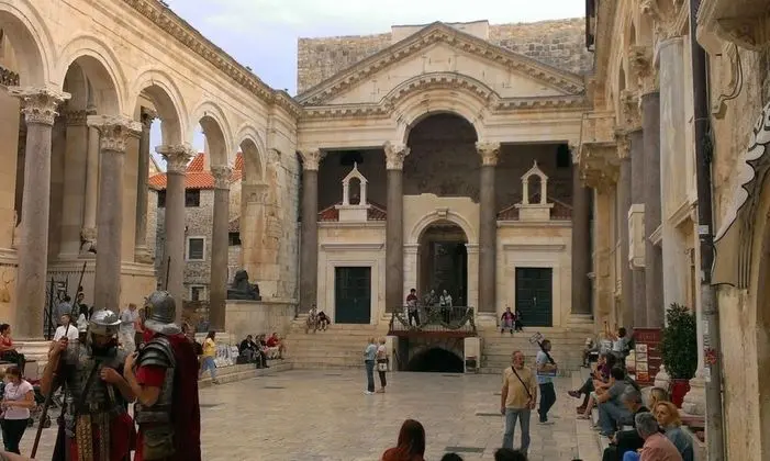 Apart Daire, 1 Büyük (Queen) Boy Yatak