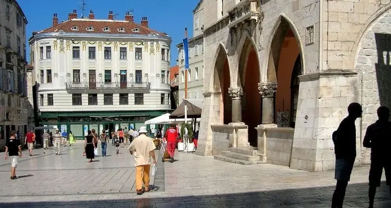 Apart Daire, 1 Büyük (Queen) Boy Yatak