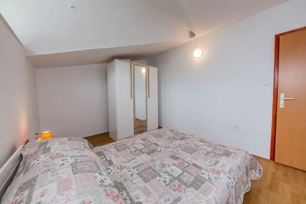 Apart Daire, 1 Büyük (Queen) Boy Yatak ve Çekyat