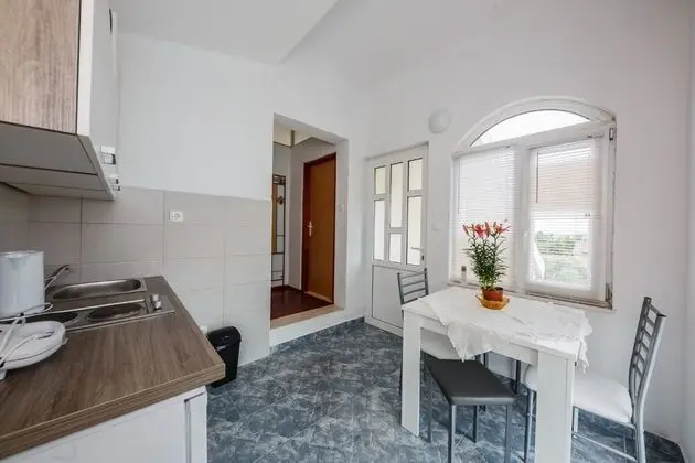 Apart Daire, 1 Büyük (Queen) Boy Yatak ve Çekyat