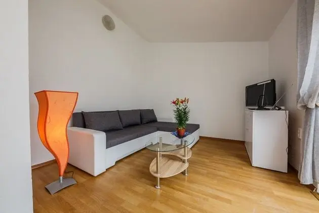 Apart Daire, 1 Büyük (Queen) Boy Yatak ve Çekyat