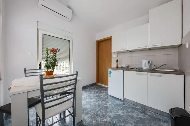 Apart Daire, 1 Büyük (Queen) Boy Yatak ve Çekyat