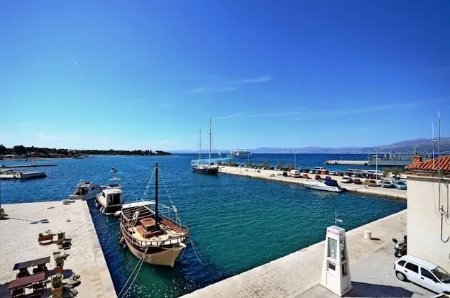 Apart Daire, 1 Büyük (Queen) Boy Yatak ve Çekyat